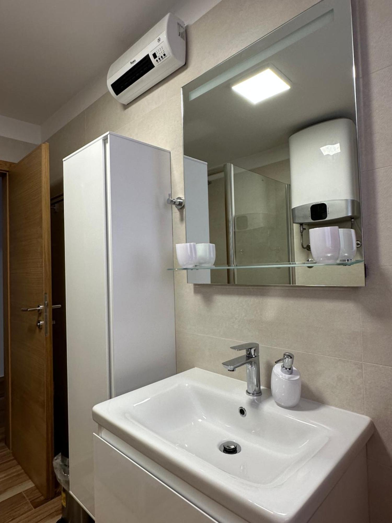 Lux Apartments In Downtown Pula Dış mekan fotoğraf