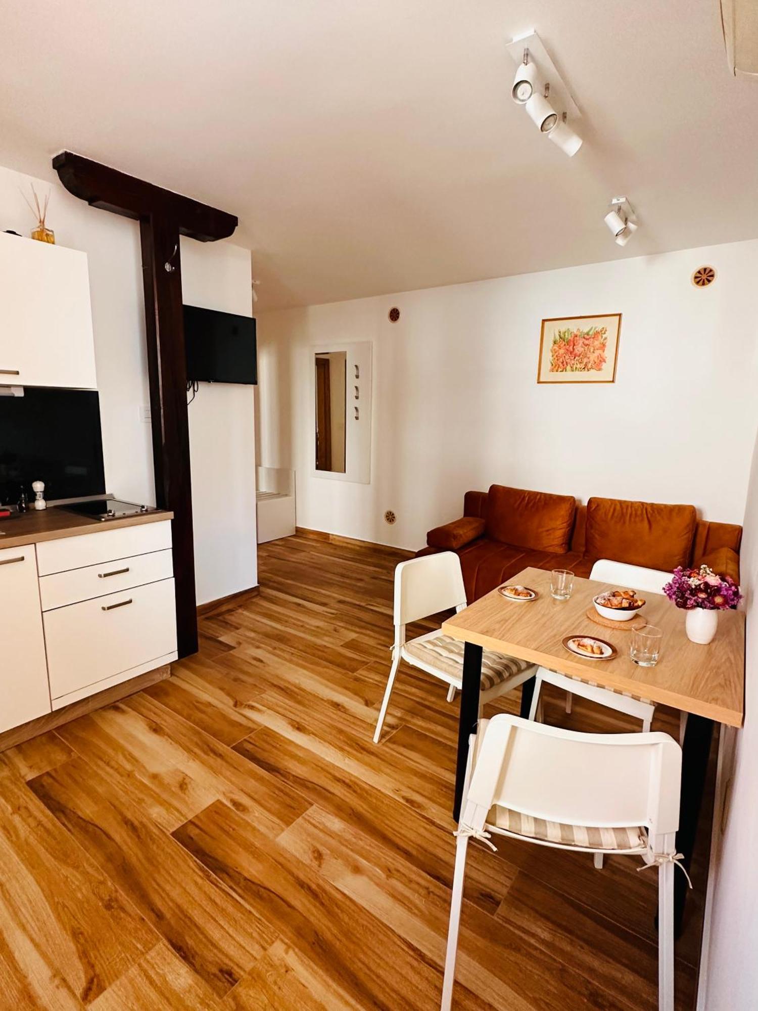Lux Apartments In Downtown Pula Dış mekan fotoğraf